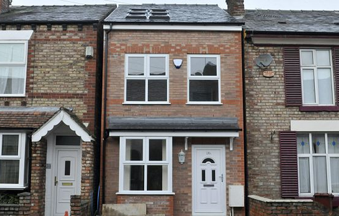 http://www.dailymail.co.uk/news/article-2269694/Find-gap-The-detached-home-Northenden-Manchester-thats-just-14ft-wide-squeezed-semis--inches-spare.html