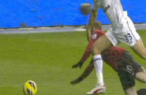 http://www.dailymail.co.uk/sport/football/article-2265468/Alex-Ferguson-rages-referee-Wayne-Rooney-penalty.html