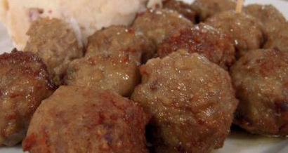 http://www.dailymail.co.uk/news/article-2284141/Ikea-admits-selling-meatballs-containing-horsemeat-product-WAS-available-Britain.html