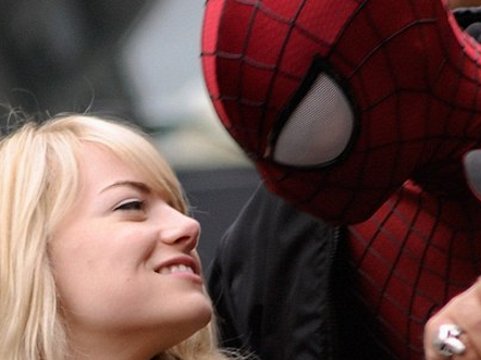 http://www.dailymail.co.uk/tvshowbiz/article-2326886/Emma-Stone-Andrew-Garfield-lock-lips-film-The-Amazing-Spider-Man-2.html