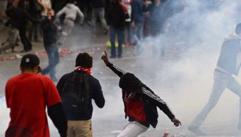http://www.dailymail.co.uk/news/article-2324134/Football-fans-turn-victory-celebration-riot-streets-Paris.html