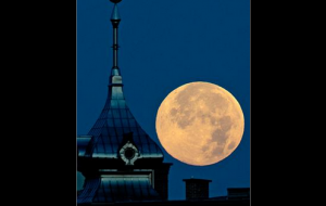 http://abcnews.go.com/Technology/slideshow/supermoon-pictures-world-19468063