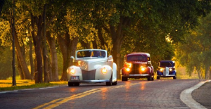 http://abcnews.go.com/Lifestyle/lincoln-highway-centennial-paves-ultimate-summer-road-trip/story?id=19457112#.UcevEz7AXxk