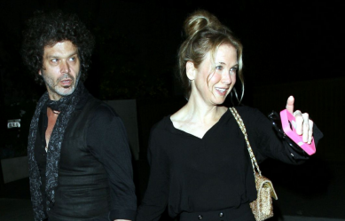 http://abcnews.go.com/Entertainment/photos/mays-top-celebrity-pictures-23514306/image-renee-zellweger-date-doyle-bramhall-ii-23816933